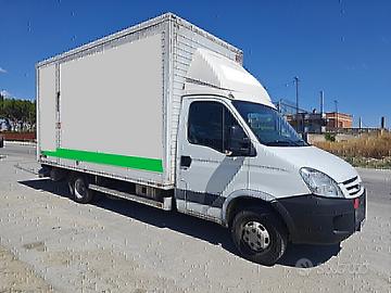 IVECO Daily 50C18 con pedana a battuta