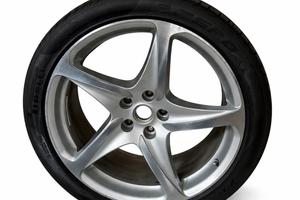 Cerchi originali Ferrari FF con pneumatici estivi