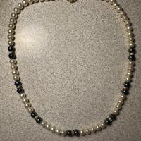 Collana vintage con chiusura a fiore