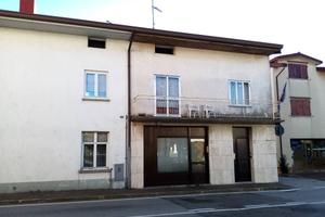 NEGOZIO CON MAGAZZINO SU STRADA PRINCIPALE