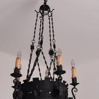 Lampadario in ferro battuto