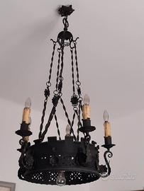 Lampadario in ferro battuto