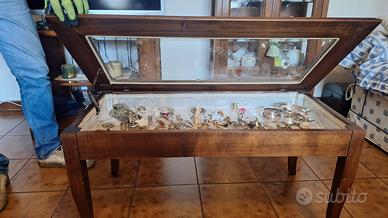 tavolino da soggiorno con vetrina