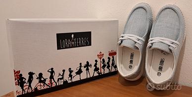 Scarpe in tela azzurro chiaro effetto brillantini.