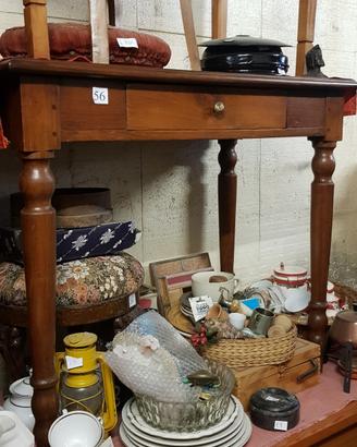 tavolino con gambe a cipolla