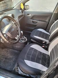 Auto Ford Fiesta