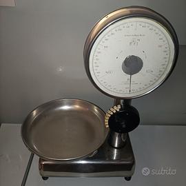 bilancia vintage da negozio 