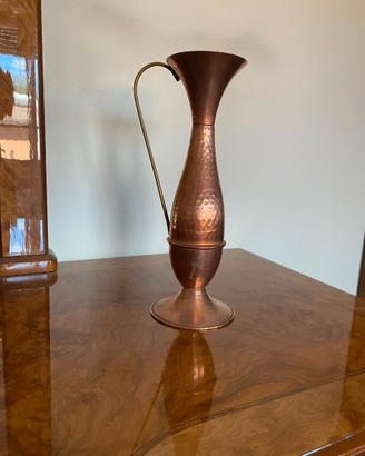 Brocca decorativa in rame martellato – vintage