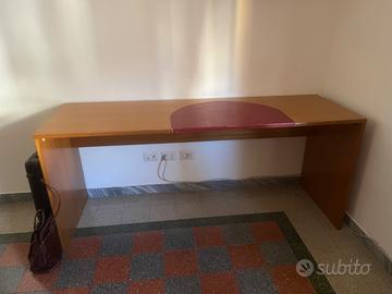 Gratis grande scrivania in legno