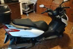 Kymco Downtown 300