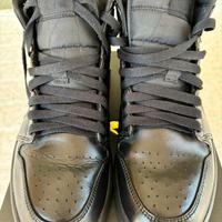 NIKE AIR JORDAN 1 MID BLACK