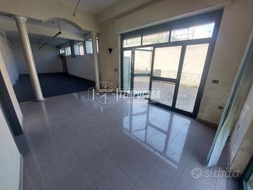 AMPIO LOCALE SPORTIVO IN CENTRO A BARCELLONA P.G.