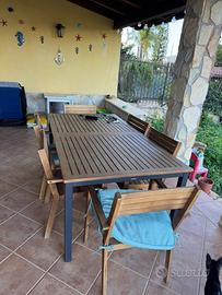 Tavolo e sedie da esterno