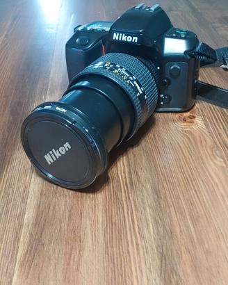 Fotocamera Nikon F70 + obiettivo Nikkor