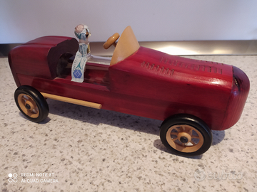 Auto d'epoca a bottiglia liquore