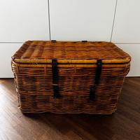 Baule in rattan con finiture in pelle