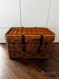 Baule in rattan con finiture in pelle