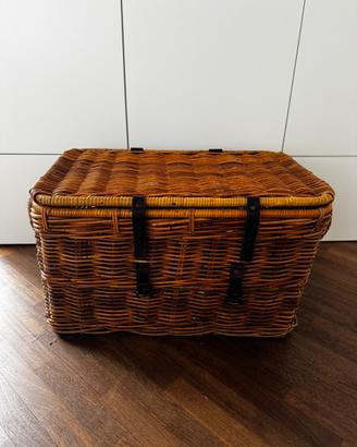 Baule in rattan con finiture in pelle