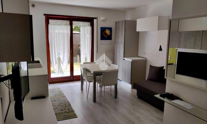 2 LOCALI A RIVA DEL GARDA