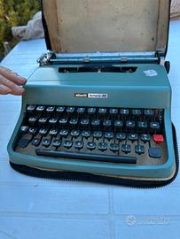 Macchina da scrivere Olivetti