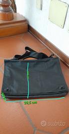 cartella a tracolla piatta colore nero in tessuto 