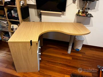 Scrivania angolare IKEA con 3 cassetti