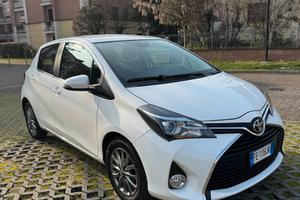 Toyota Yaris 1.0 VVT-i 72 CV-2016 con telecamera