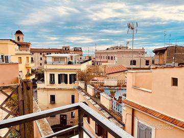Attico Nettuno centro