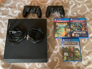 PlayStation 4 Pro (1 TB) + 3 Giochi