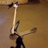 monopattino  elettrico vivo