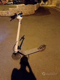 monopattino  elettrico vivo