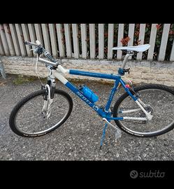 bicicletta Mountain bike 