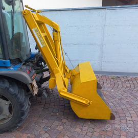 Caricatore per trattore