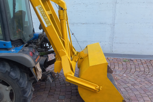 Caricatore per trattore