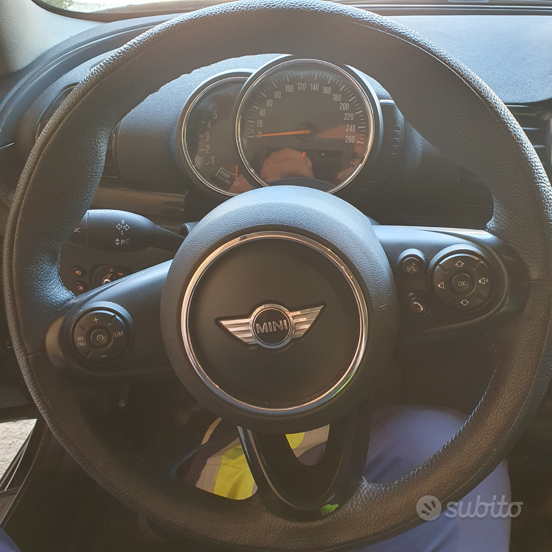 Coprivolante in pelle nera per Mini One Cooper