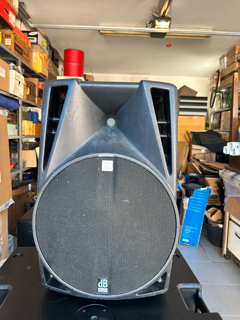 Coppia DB Technologies OPERA 715DX 700W + 2 stativ