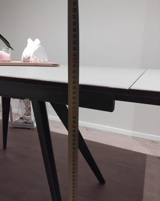 Tavolo design moderno