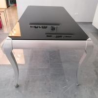 Tavolo con piano in cristallo nero