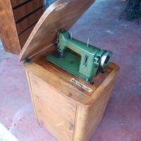 Macchina da cucire da collezione modello Shelter