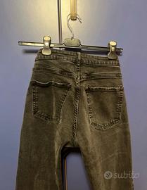 Jeans neri a vita alta di H&M