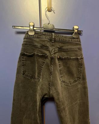 Jeans neri a vita alta di H&M