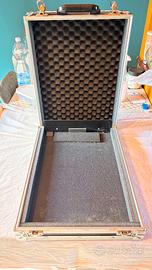 Flight case per mixer dj