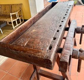 Banco da falegname antico in legno restaurato