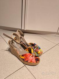 sandalo multicolor con zeppa in paglia comodissima