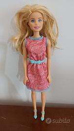 Barbie mattel vestita