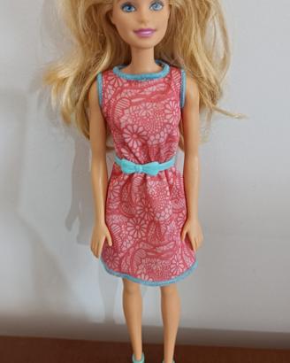Barbie mattel vestita