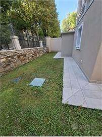 APPARTAMENTO GRANDE CON GIARDINO SENZA BARRIERE