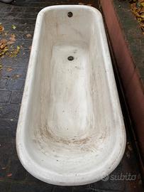 Vasca da bagno con piedini leone