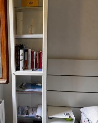 Vetrinetta libreria bianca con ripiani in vetro