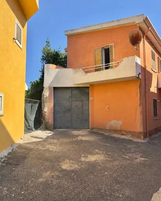 Ampia villetta con grande potenziale nel cuore di
